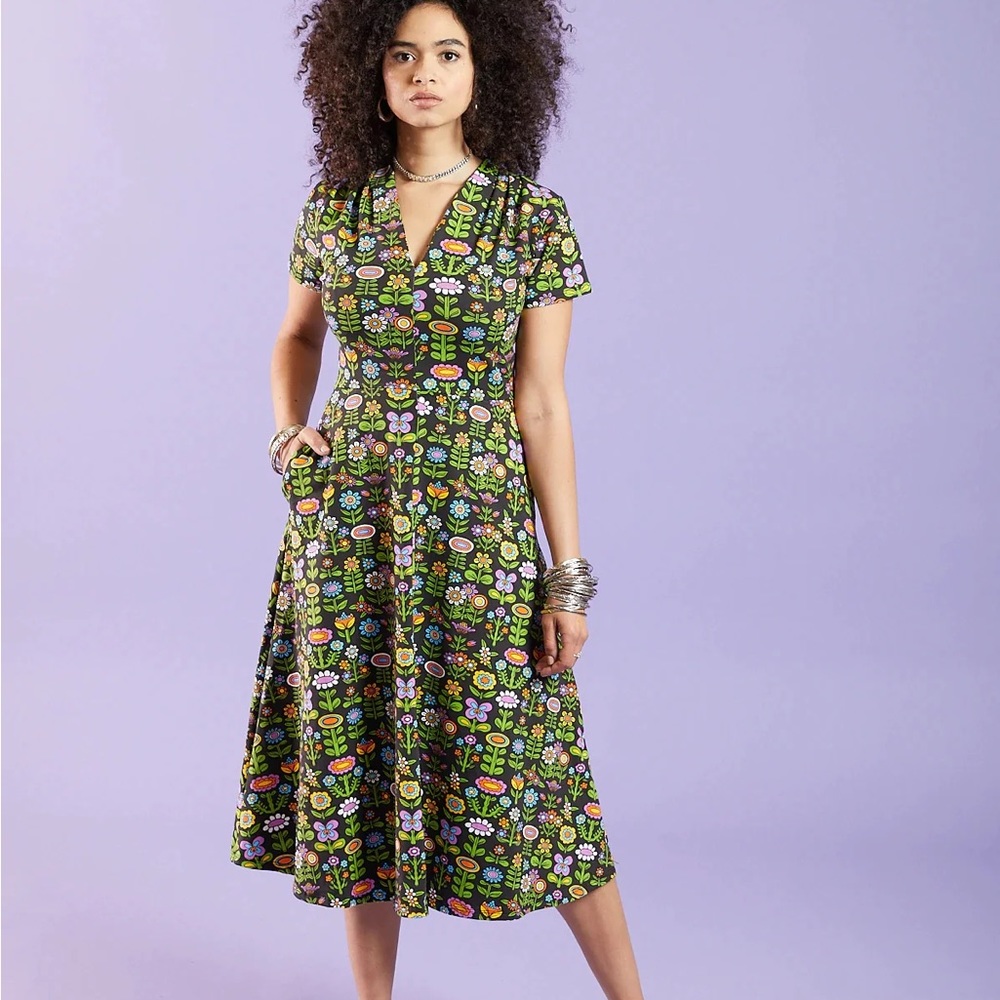Awesome Blossom Greta NWT